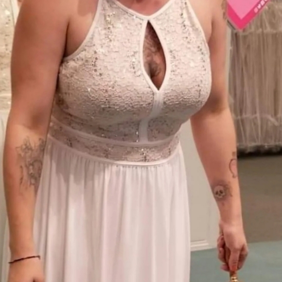 NEW WEDDING DRESS - Picture 5 of 5